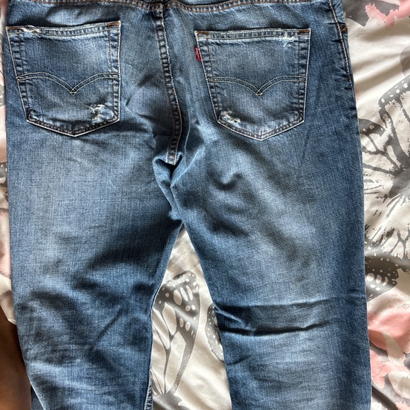 Levi’s distress ripped jeans light blue wash - Picture 3 of 3